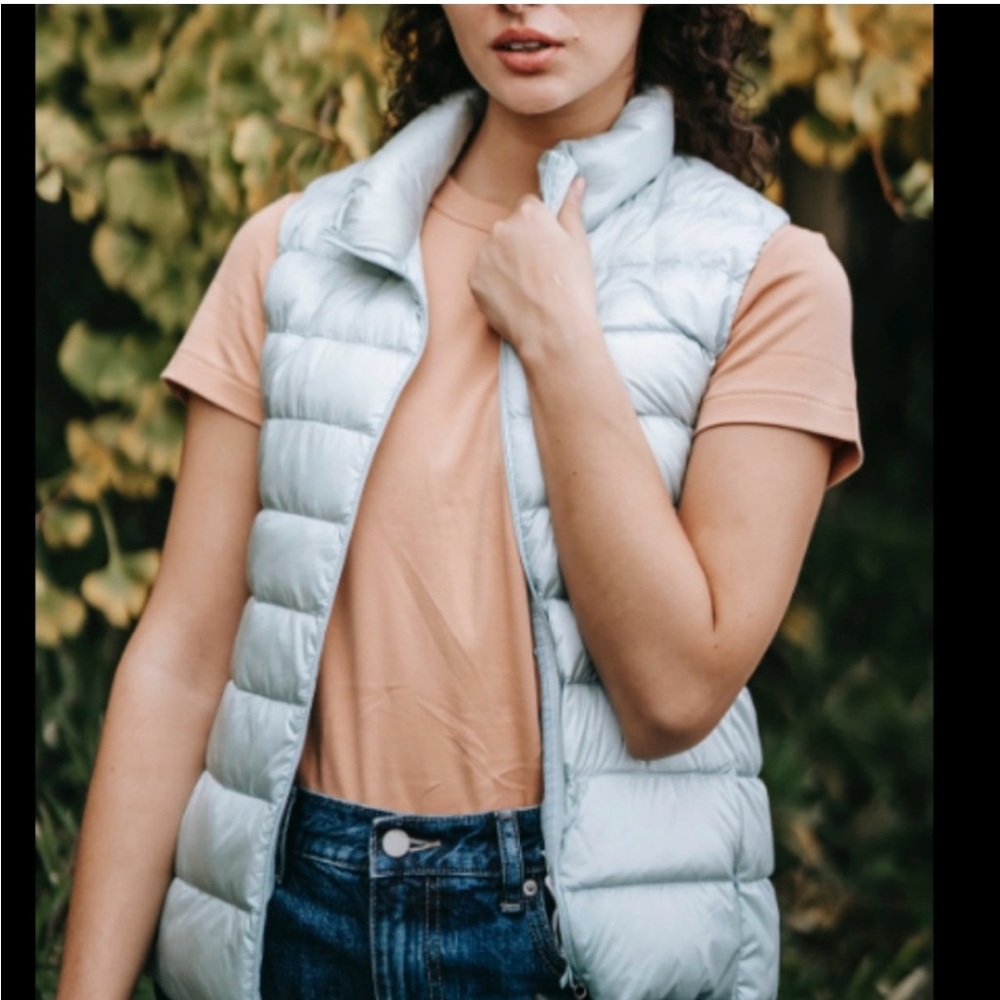Banana Republic Light Gray Silver Puffer Vest Size Small